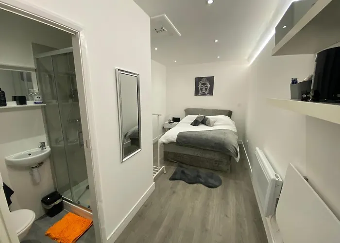 Beautiful 1-Bed Studio In Uxbridge London